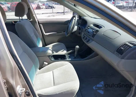 2002 Toyota Camry Le V6 z USA, uszkodzony, nr VIN 4T1BF32K62U032773